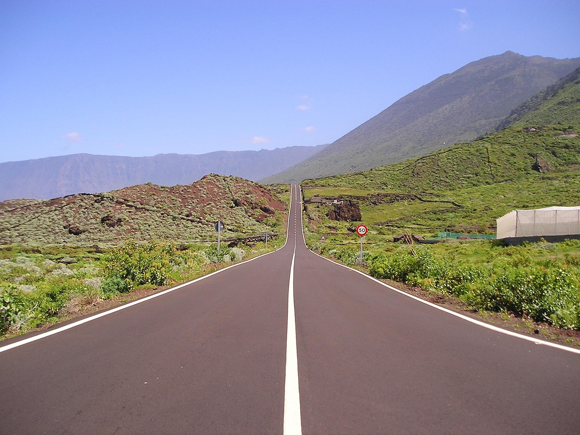 El Hierro para Aventureros: La Guía Definitiva de la Isla Más Sostenible del Mundo