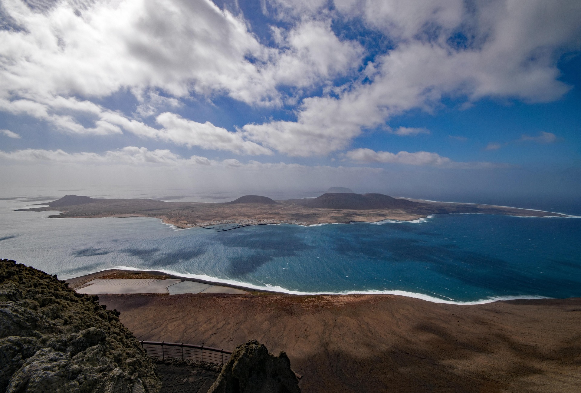 La Graciosa: La Guía Definitiva de la Isla Sin Asfalto